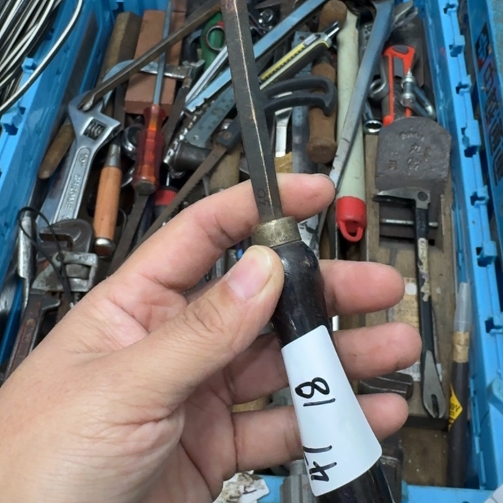 去***间家用五金工具一个