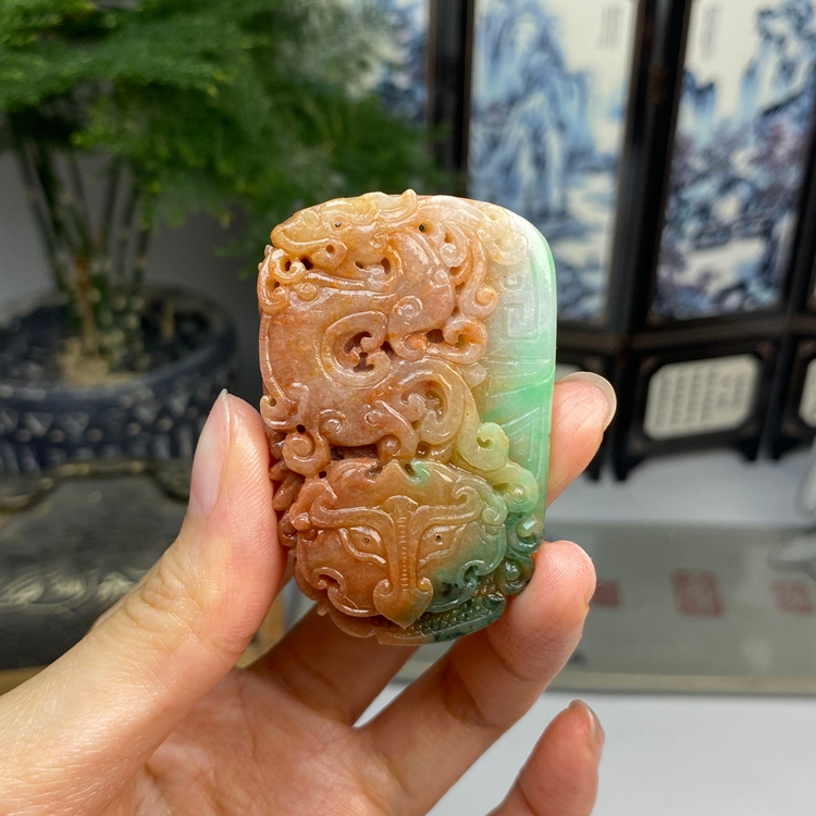 毛货 南齐老料红加绿复古龙瑞兽挂件 天然翡翠A货 