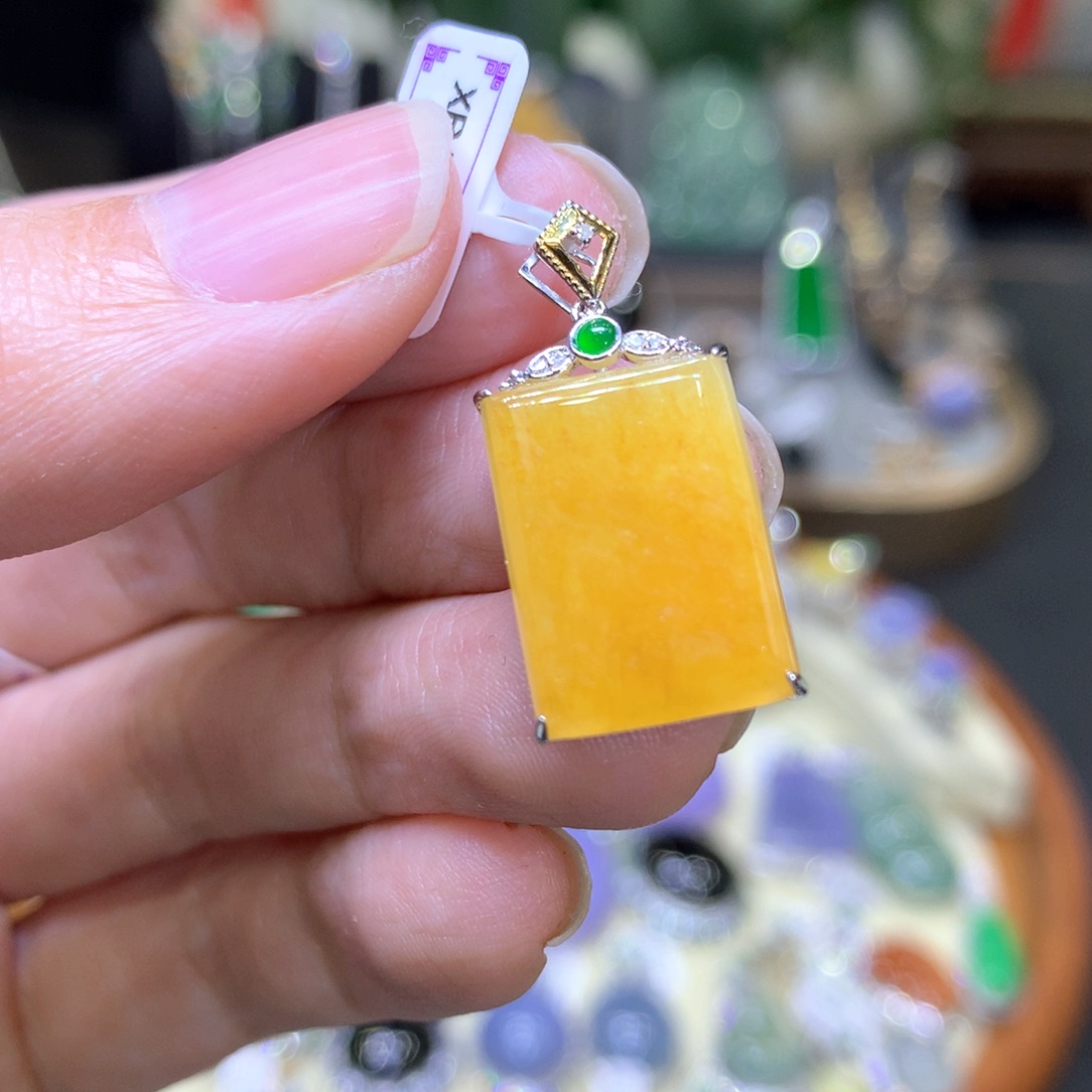翡翠18K金镶嵌颈饰翡翠吊坠项链