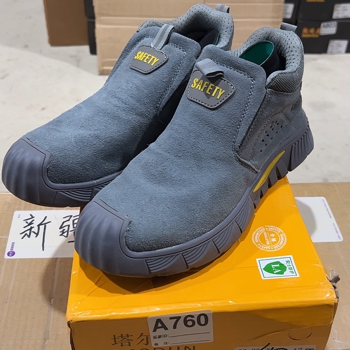 760号。42码防砸防刺劳保鞋。鞋底磨损介意勿拍