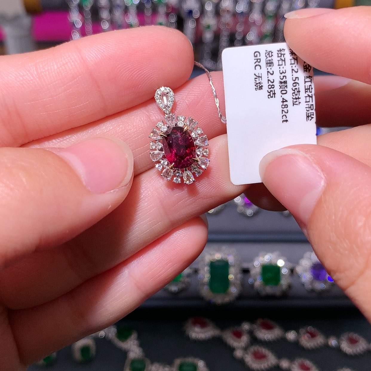 【闪购商品】红宝石吊坠18K金镶嵌