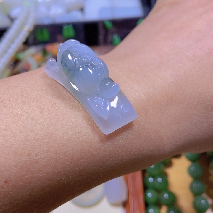 翡翠颈饰未镶嵌手排