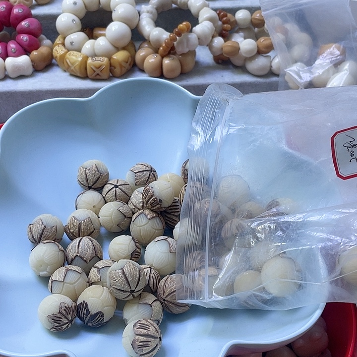 白玉菩提吊坠精品带皮莲花十颗