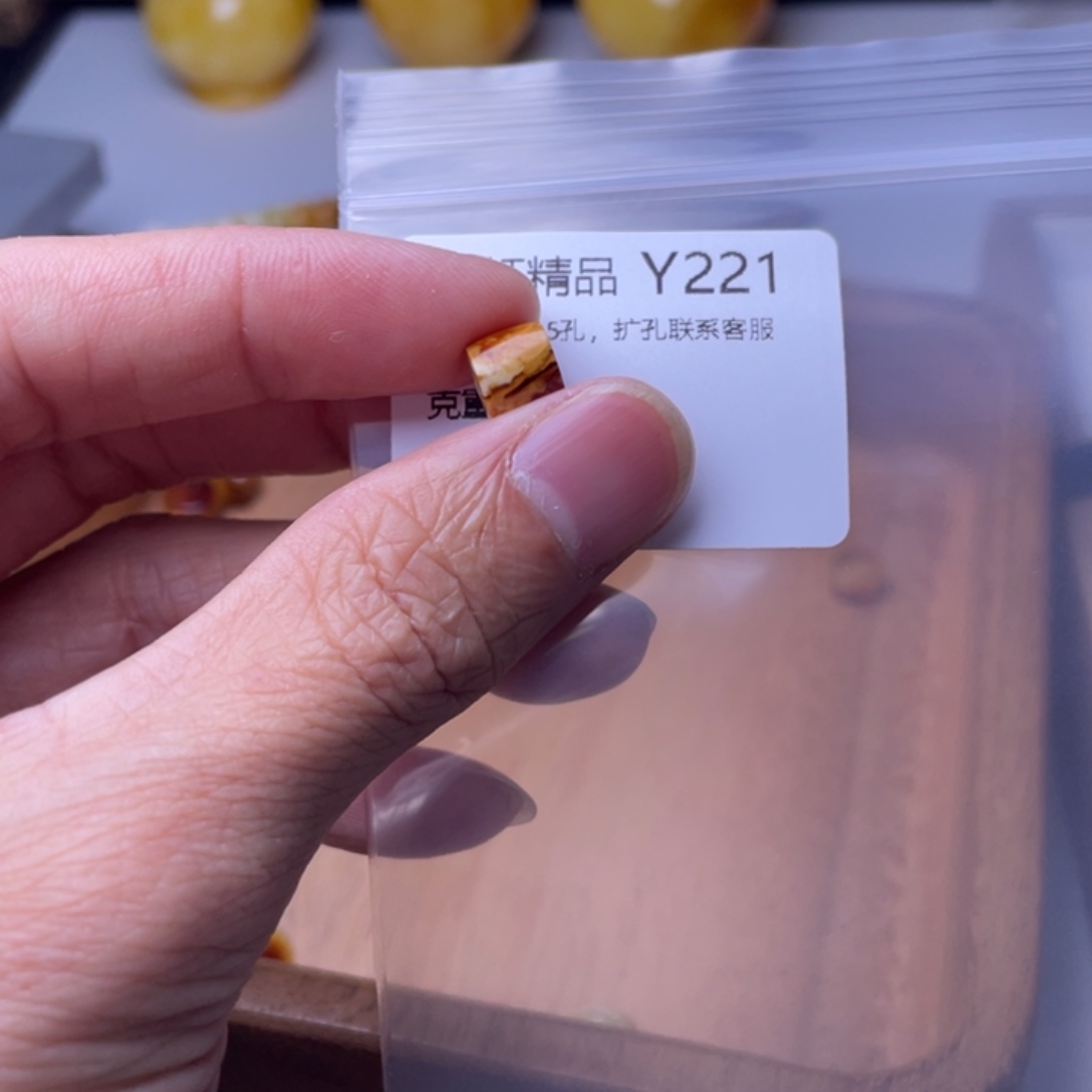 琥珀未镶嵌裸石琥珀