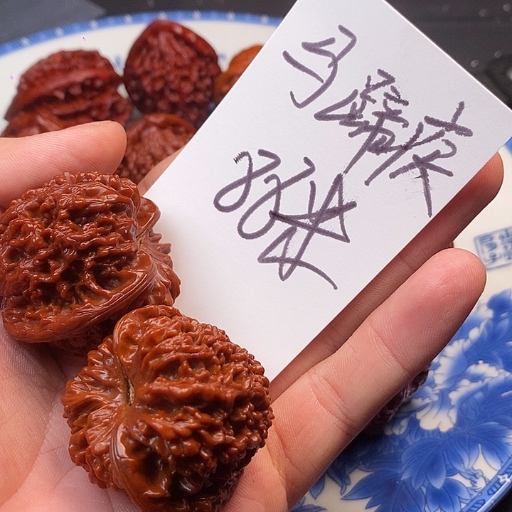 文玩核桃吊坠@**疾满天星