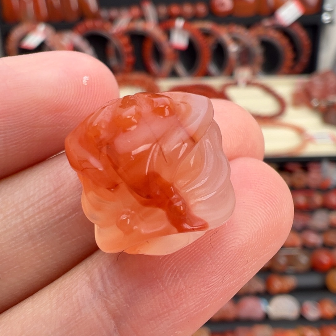 南红玛瑙未镶嵌颈饰醒狮头