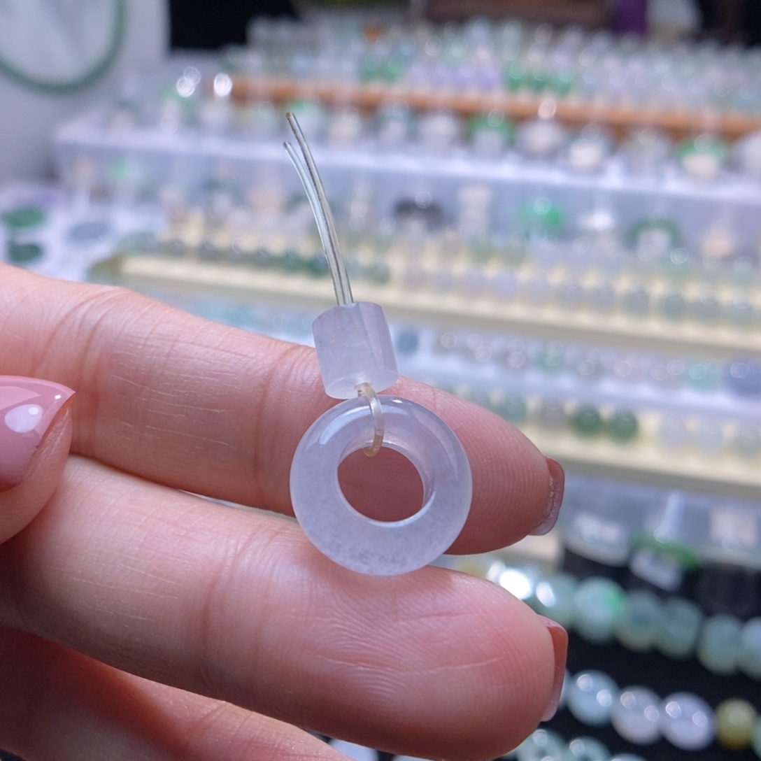 翡翠未镶嵌颈饰白冰