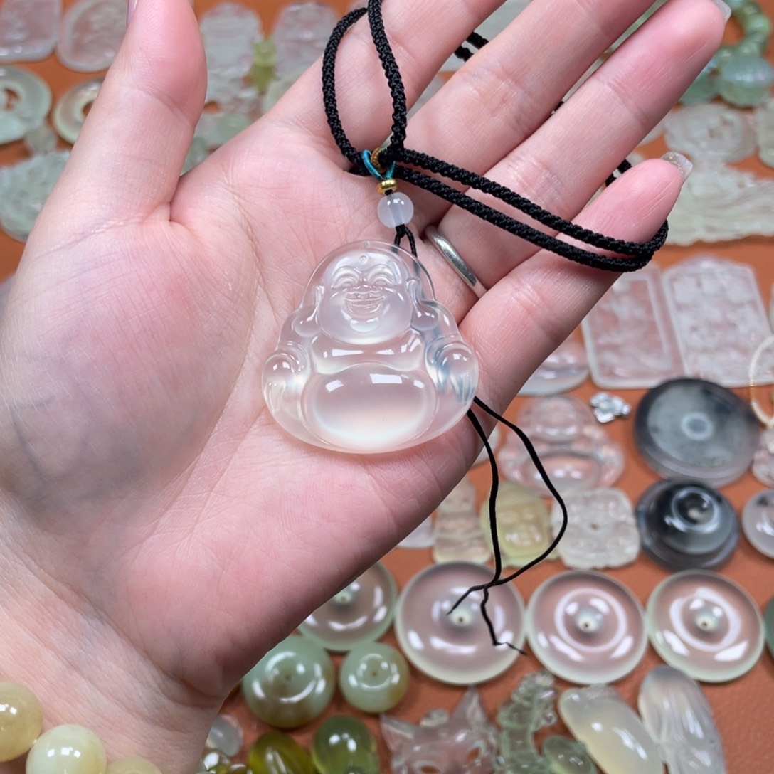 执***念蛇纹石玉未镶嵌颈饰