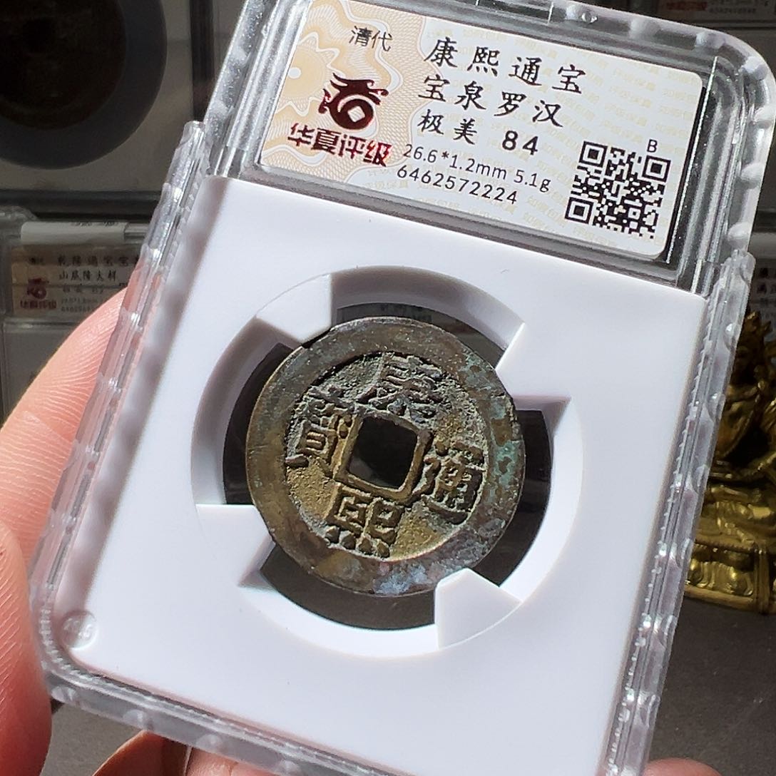 铜康熙罗汉厚重。华夏天玺总店