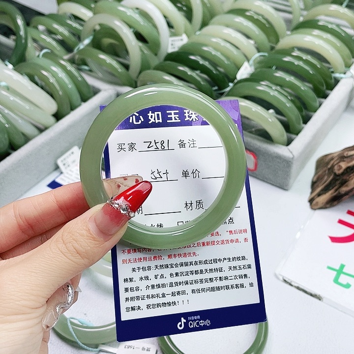 和田玉手镯未镶嵌雨*