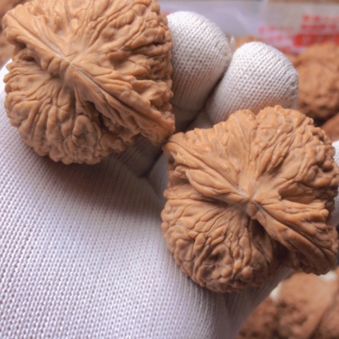 【闪购商品】桃核吊坠南疆石狮子头