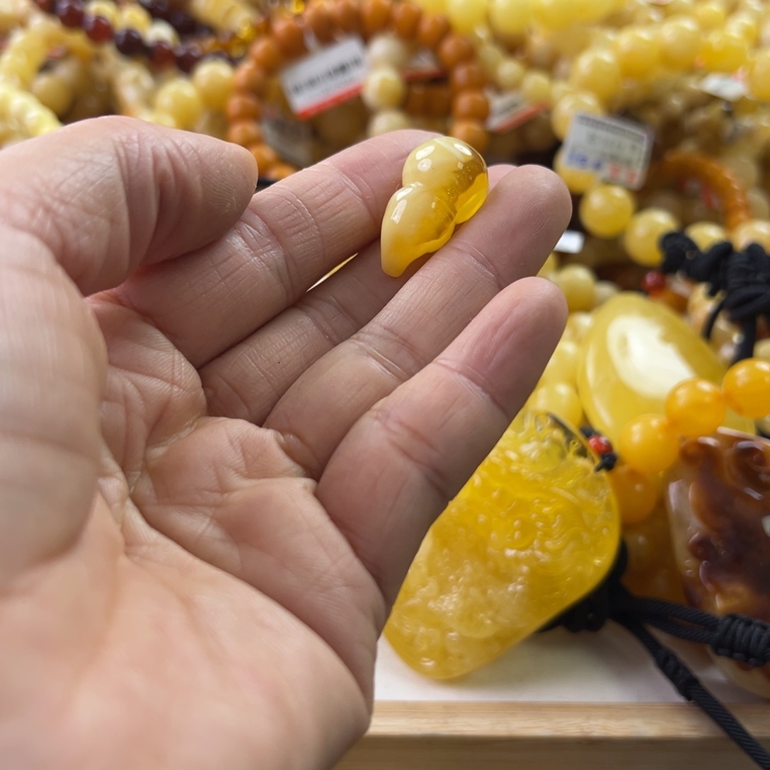 琥珀珠宝奇石未镶嵌