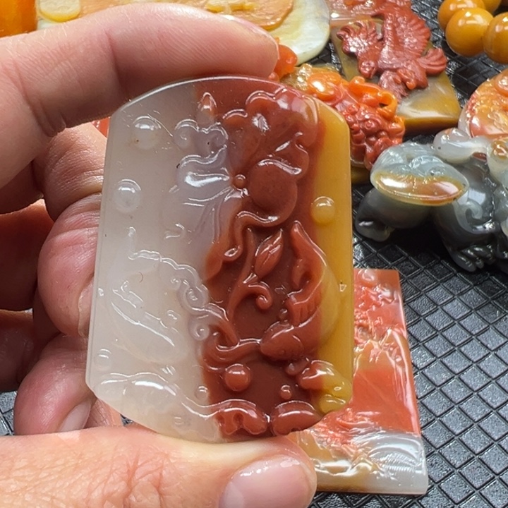 石英质玉（黄龙玉）颈饰未镶嵌