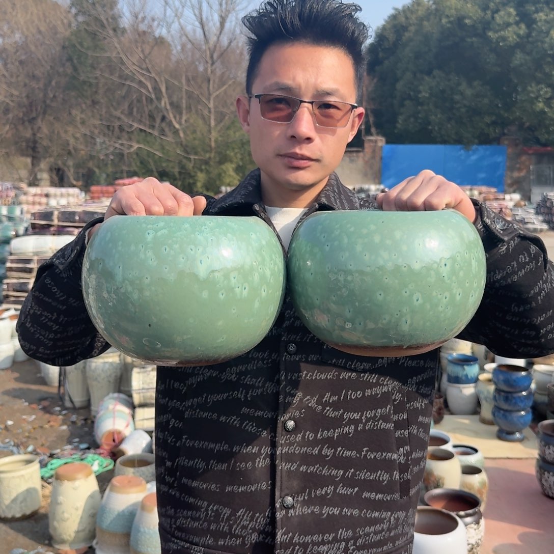 紫砂花盆口15高17（球绿虎两个