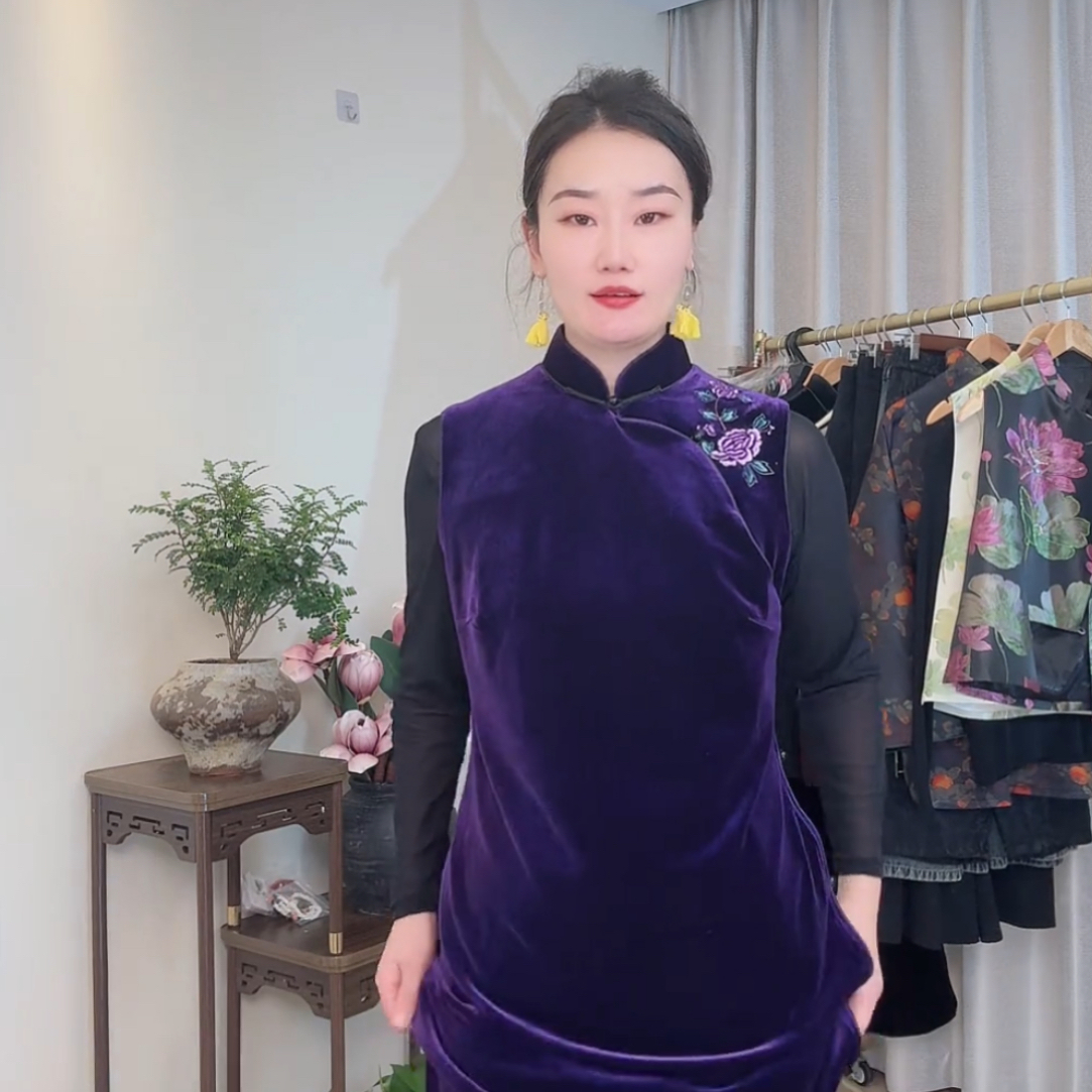 丝绒刺绣无袖旗袍