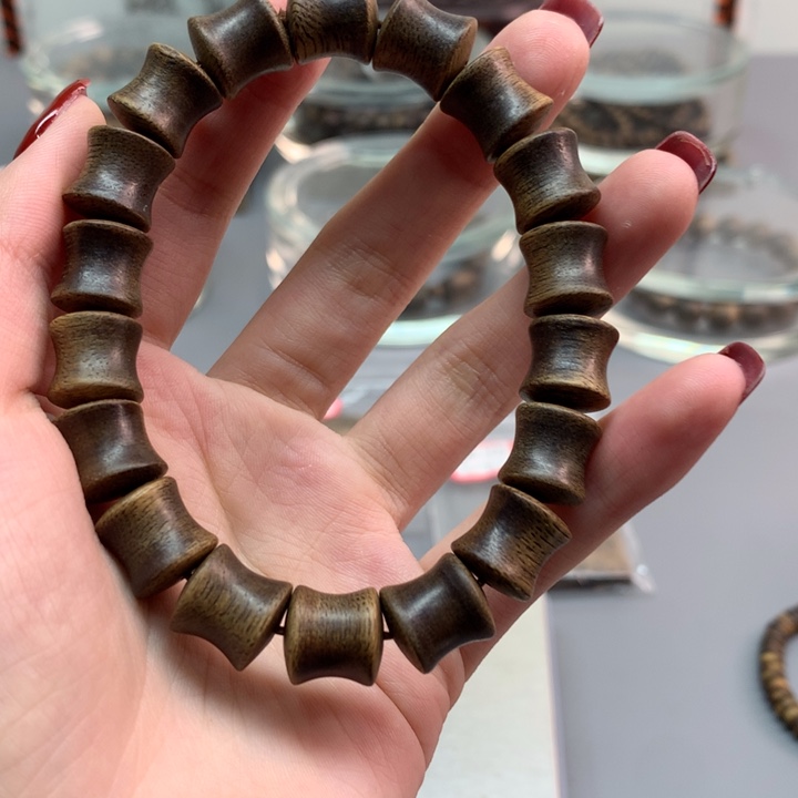 沉香手串1.2竹节珠单圈绿棋