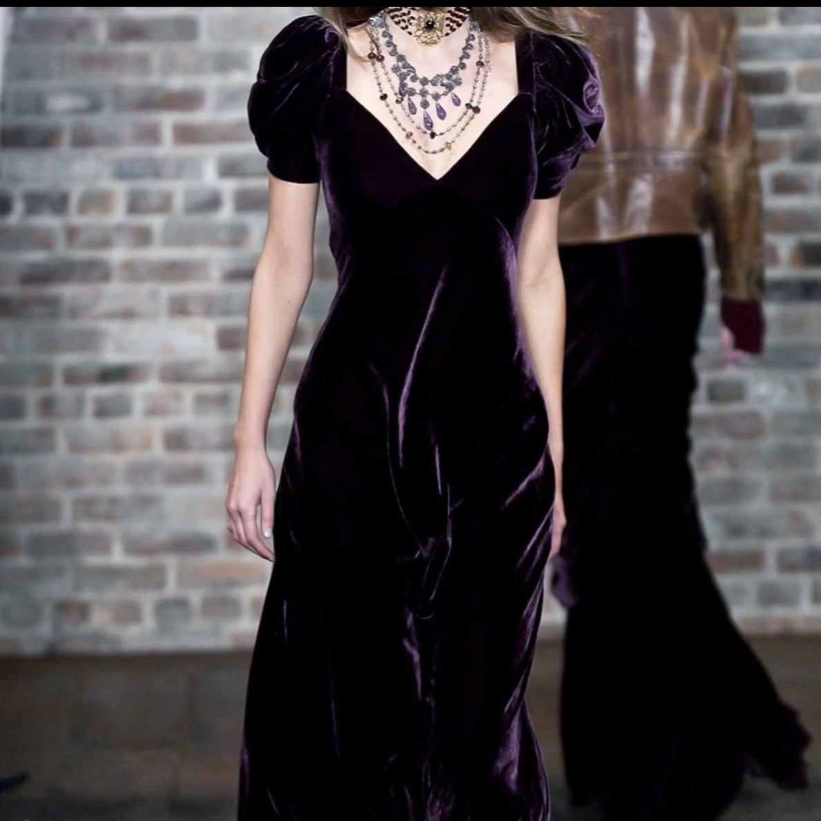 日系vintage时尚百搭显瘦收腰丝绒连衣裙