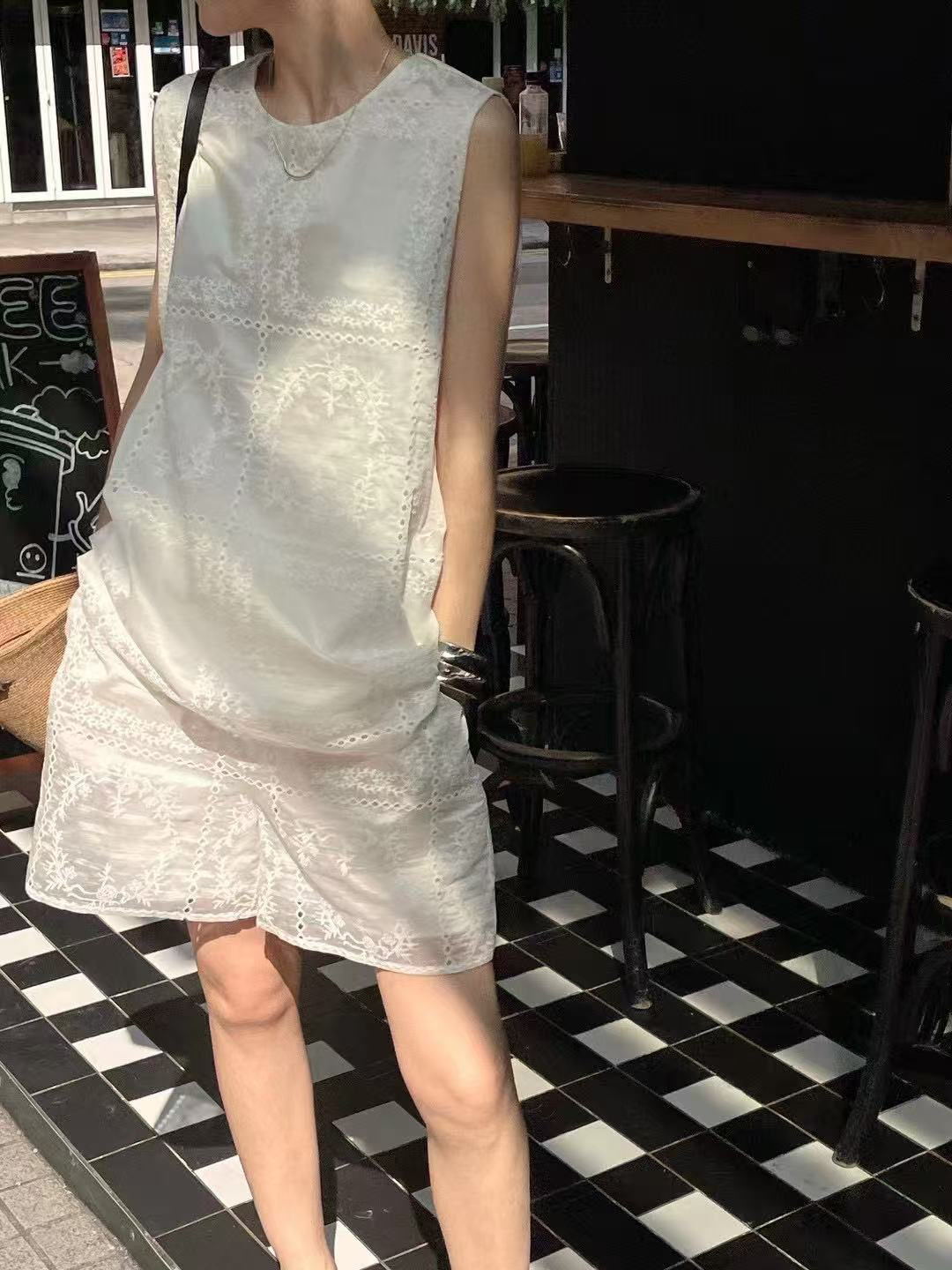 2025韩代女款时尚气质简约镂空无袖套装