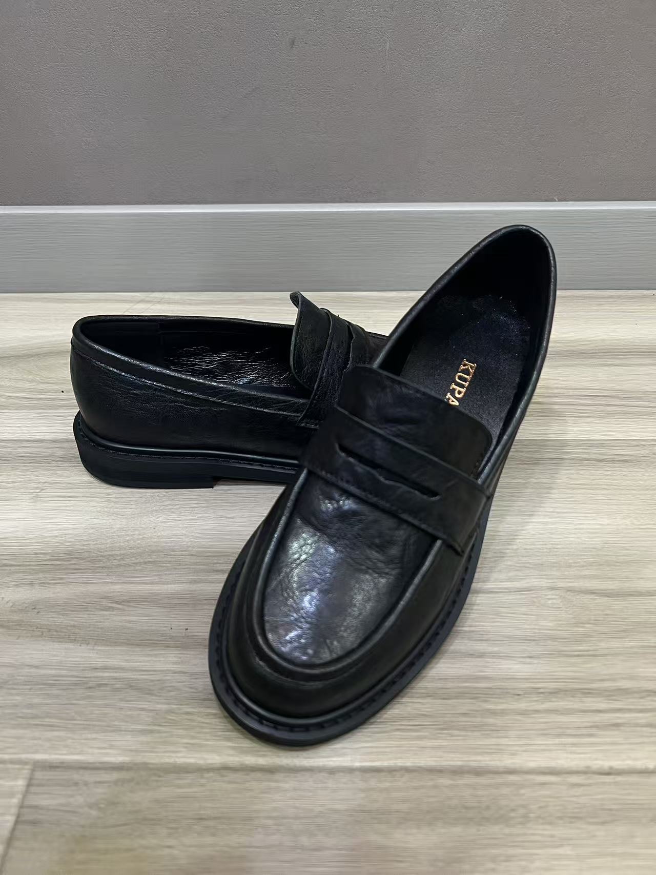 9900黑色女款鞋子