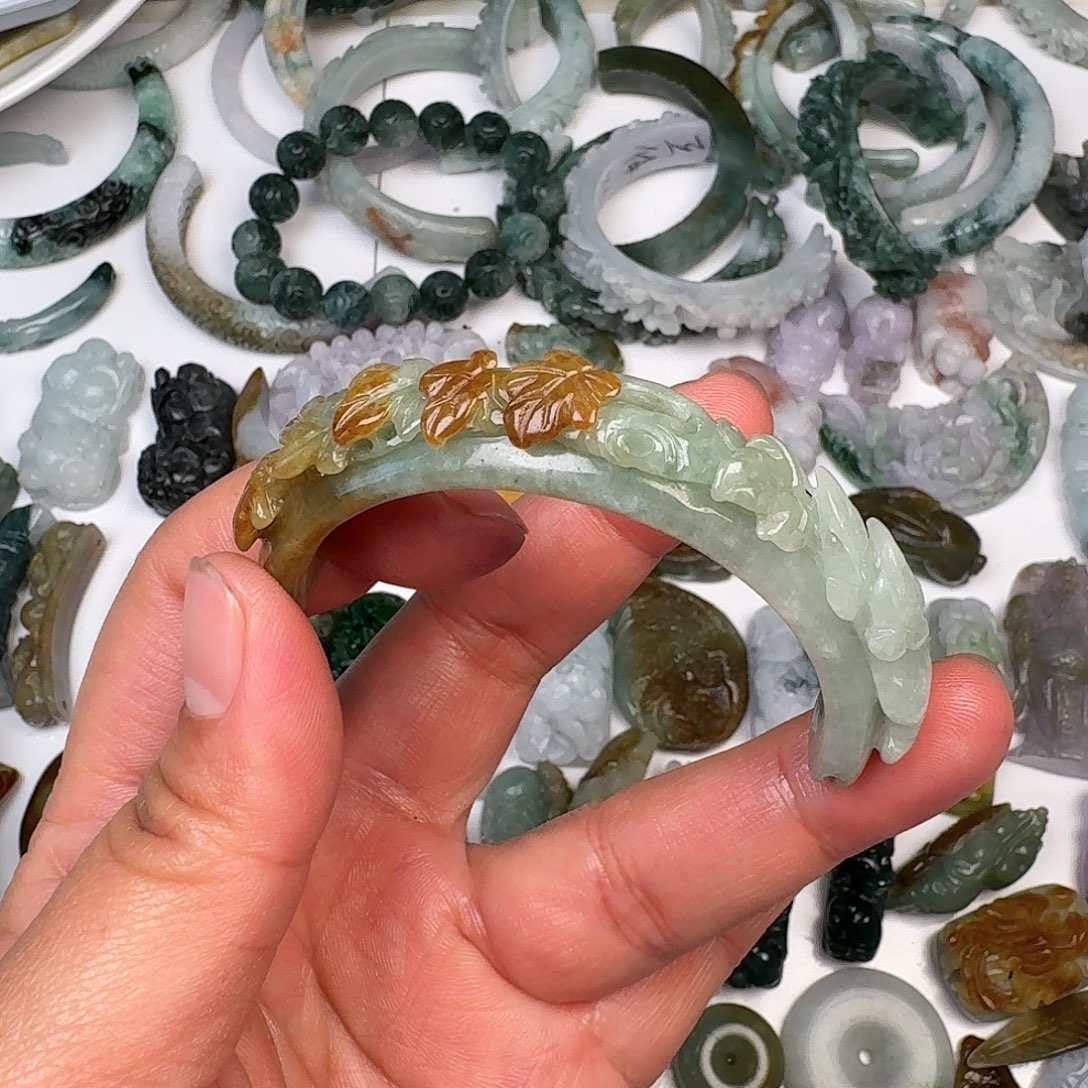 定制翡翠未镶嵌半镯