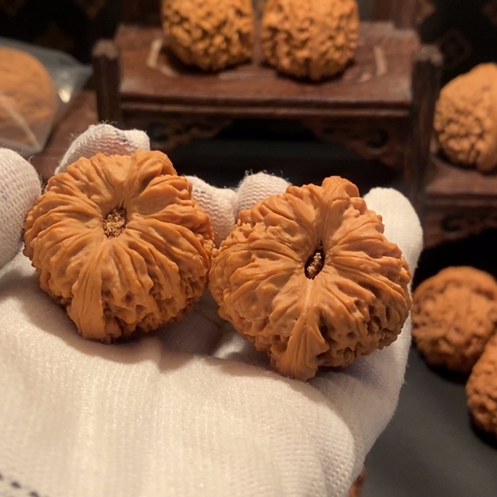 文玩核桃把件丑***质凹底南疆