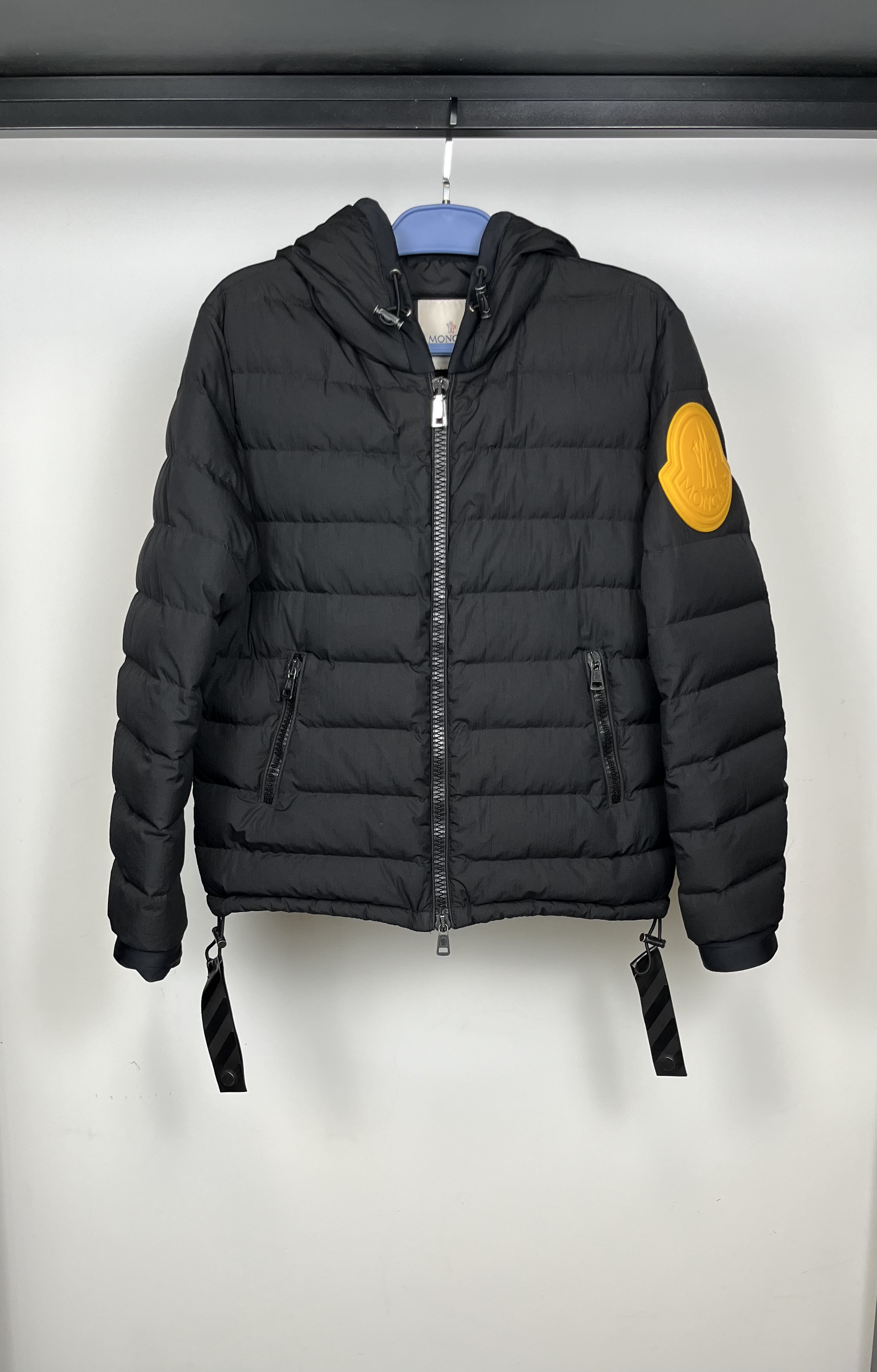 95新 MONCLER 蒙口男款offwhite联名羽绒服/2码