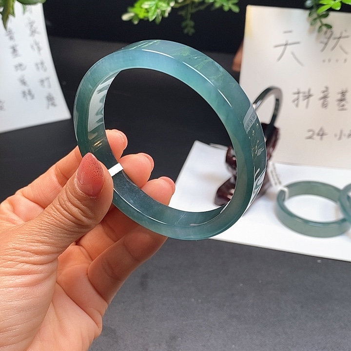 翡翠手镯未镶嵌64尺寸