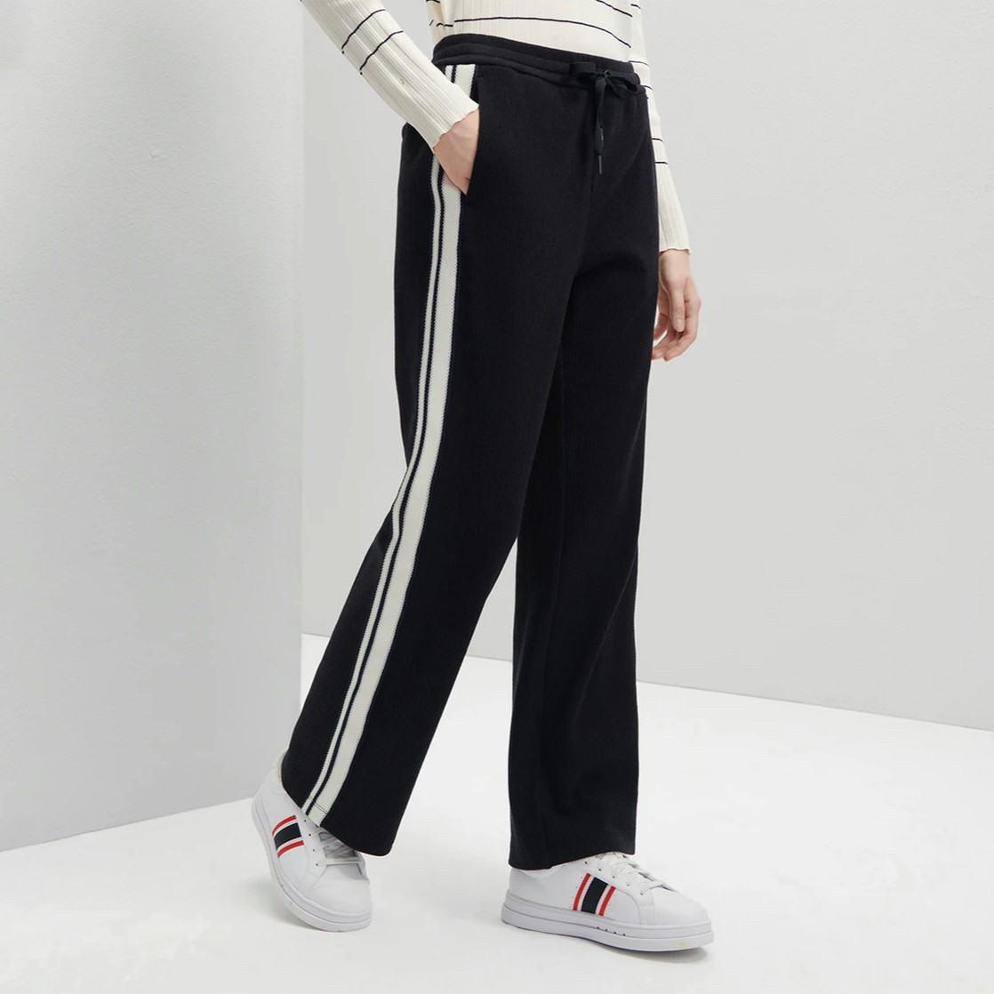 【显瘦窄版流光风】Fila/斐乐女秋新款保暖百搭直筒长裤F51W543699A