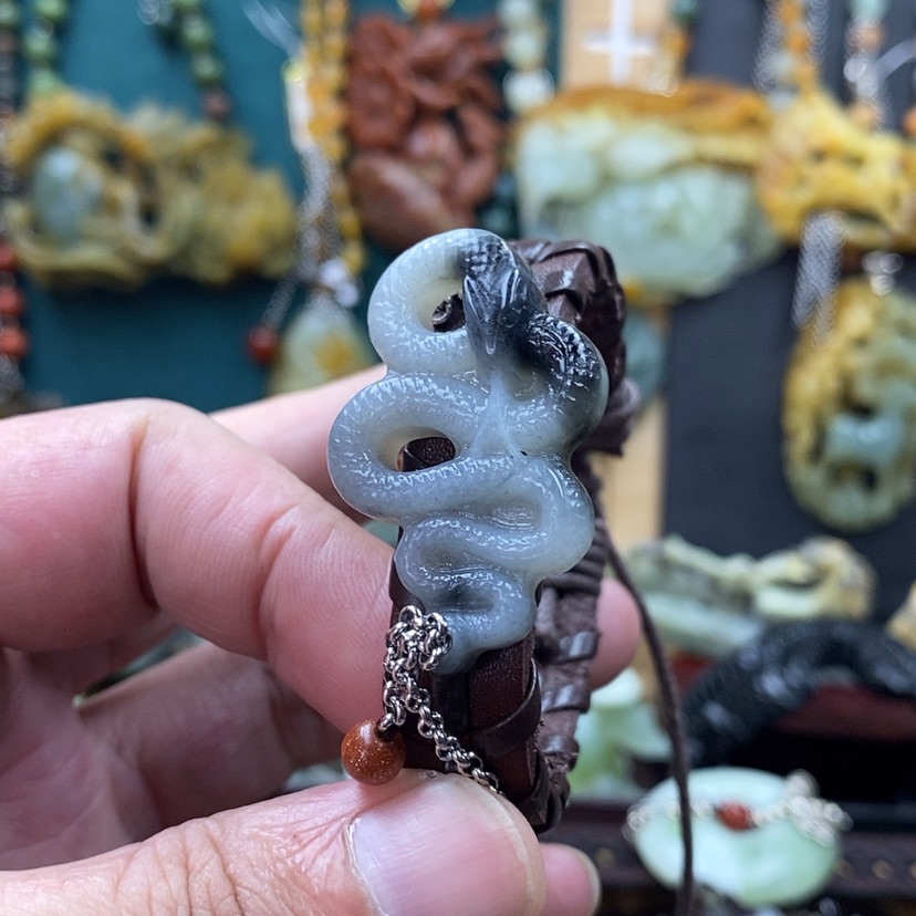 【闪购商品】蛇纹石玉未镶嵌手牌