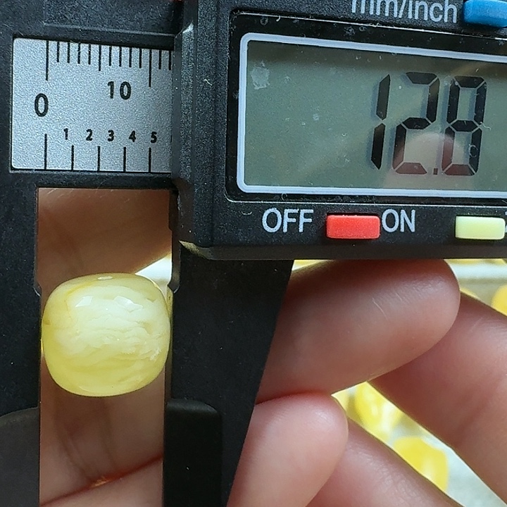 蜜蜡未镶嵌裸石12杂