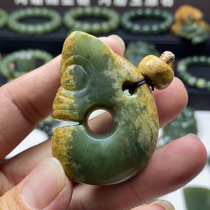 岫岩河磨玉（透闪石质玉）未镶嵌把件