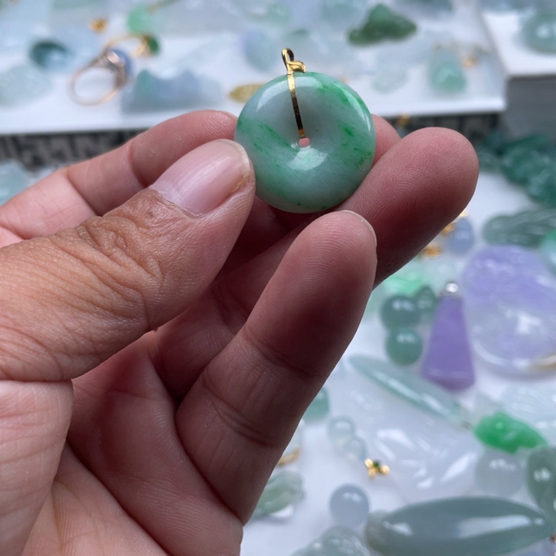 翡翠未镶嵌颈饰翡翠冰绿平安扣