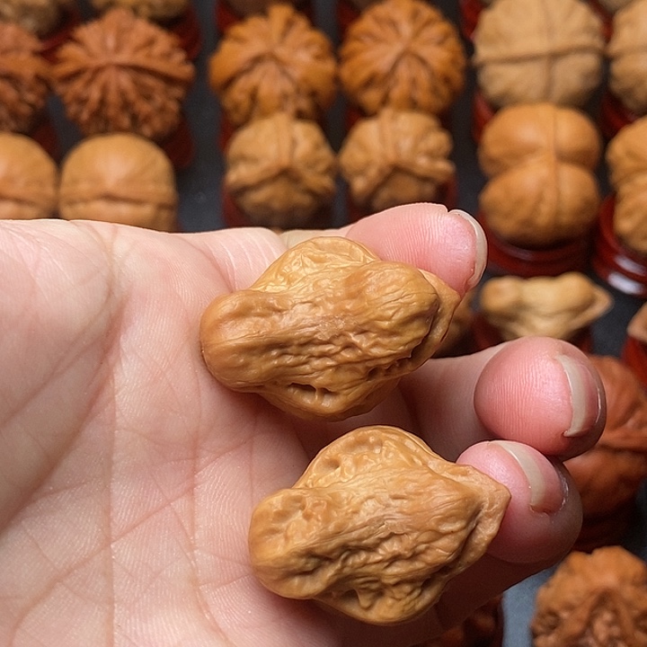 文玩核桃吊坠小鸟