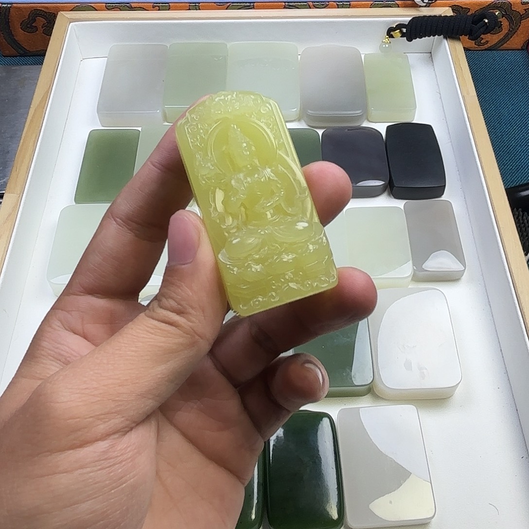 树***和田玉未镶嵌颈饰