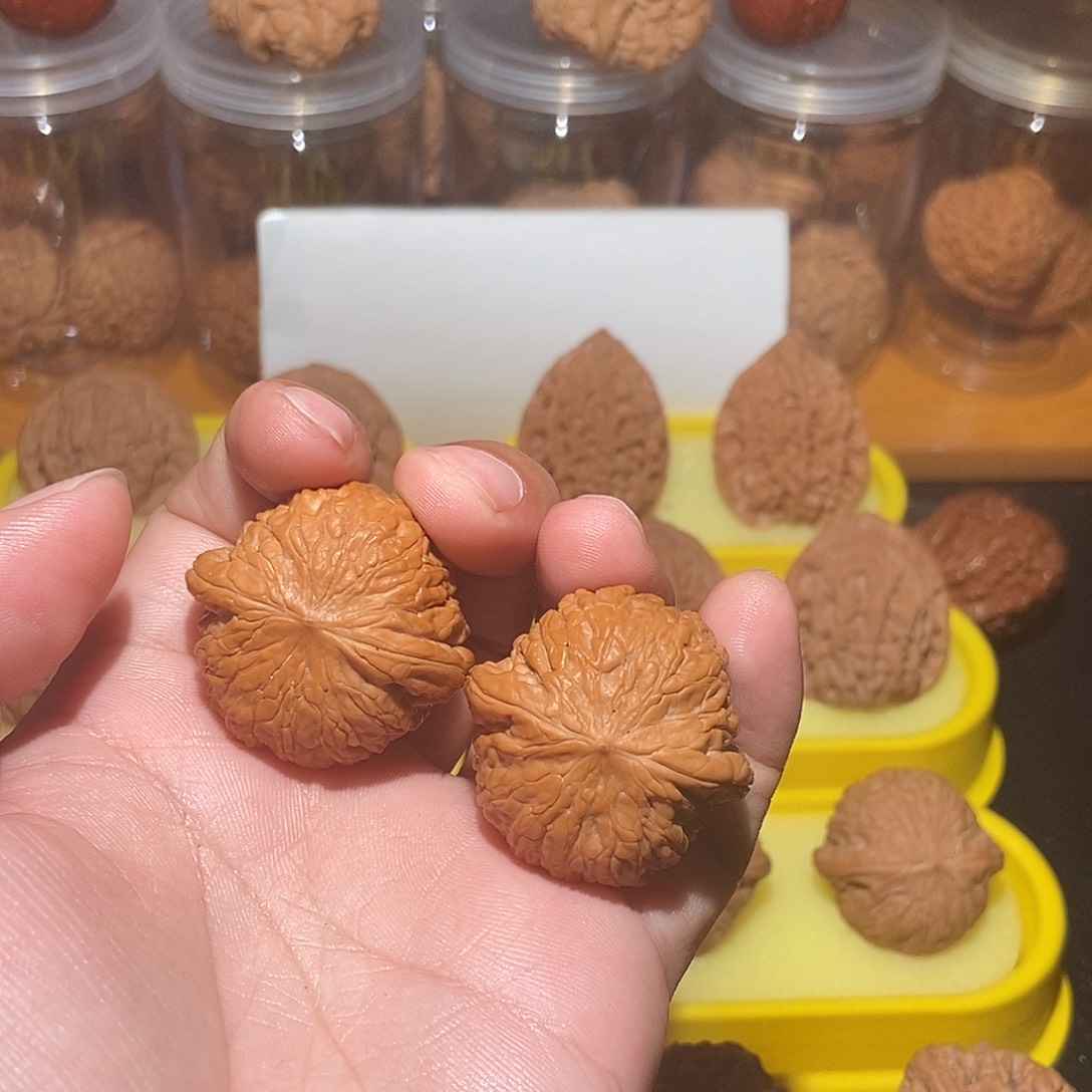 爱***鱼吊坠文玩核桃35铁锤妹妹