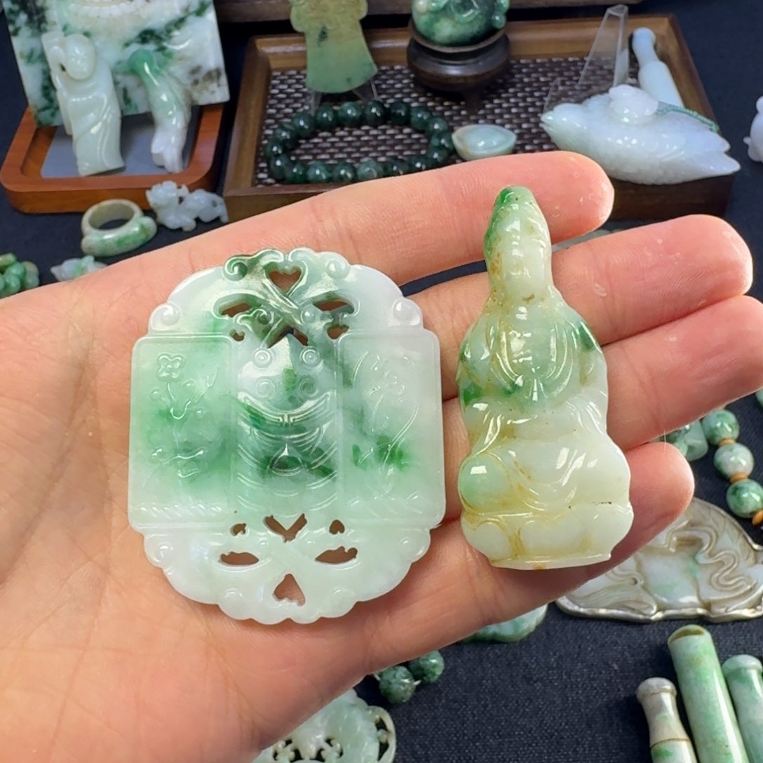 翡翠颈饰未镶嵌剑**三翡翠颈饰未镶嵌..