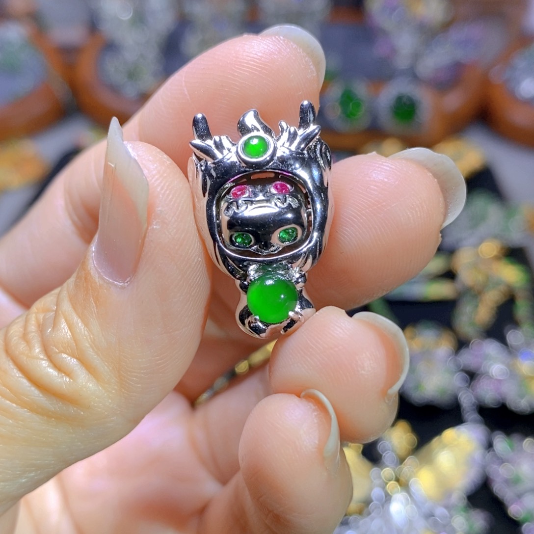 翡翠颈饰银S925镶嵌天然翡翠