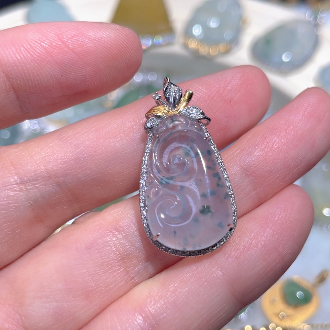 翡翠颈饰18K金镶嵌翡翠