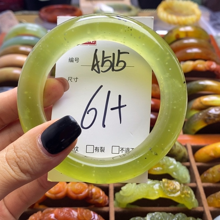 蛇纹石玉手镯未镶嵌