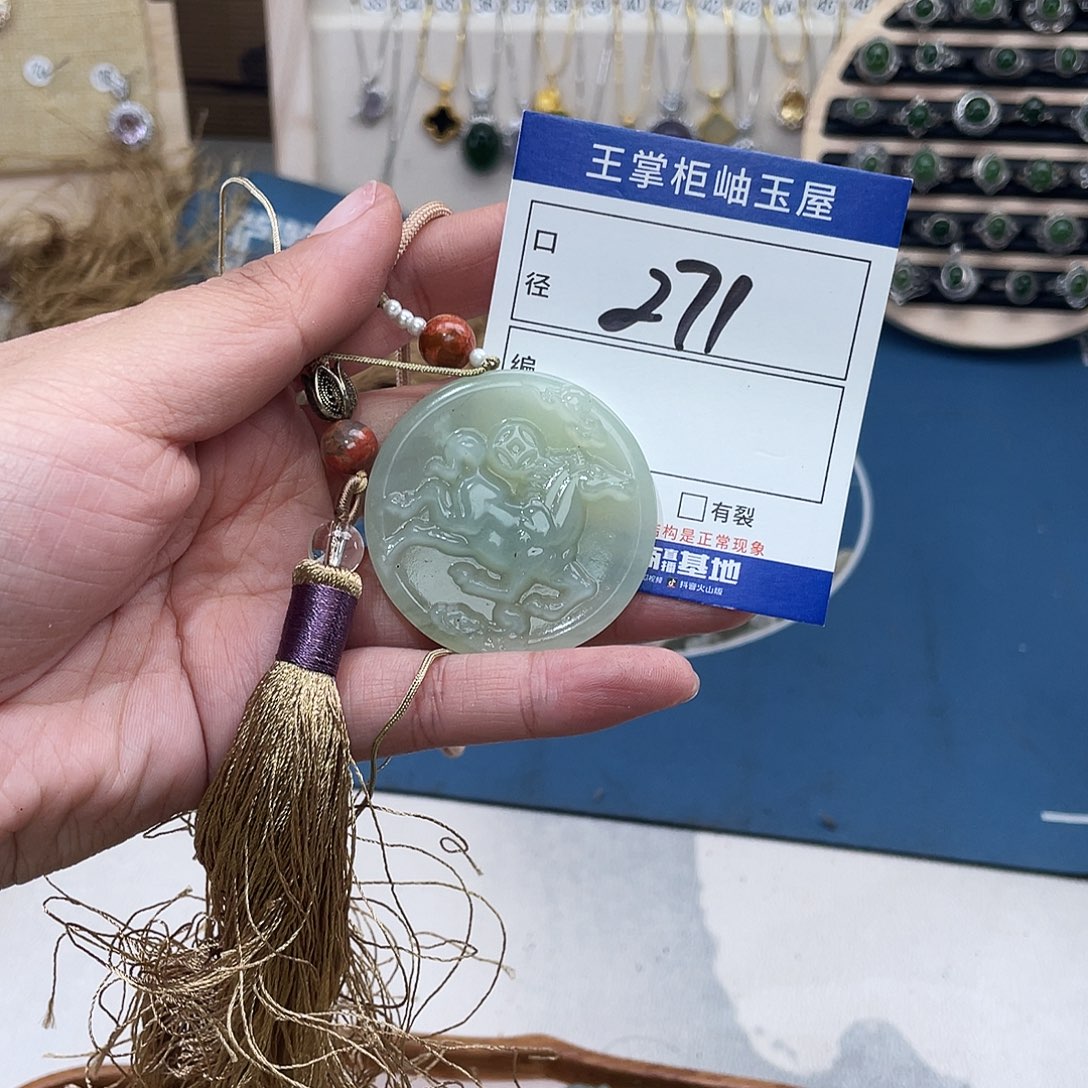 岫玉未镶嵌吊坠吊坠