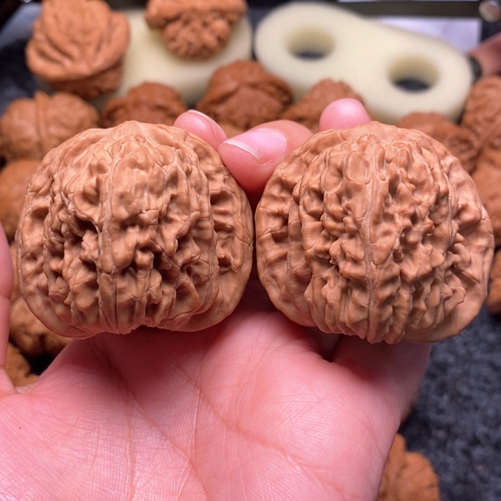 文玩核桃把件木**堡毕业大楼子45