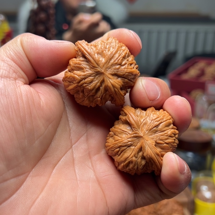 胡***欠文玩核桃把件磨盘狮子头