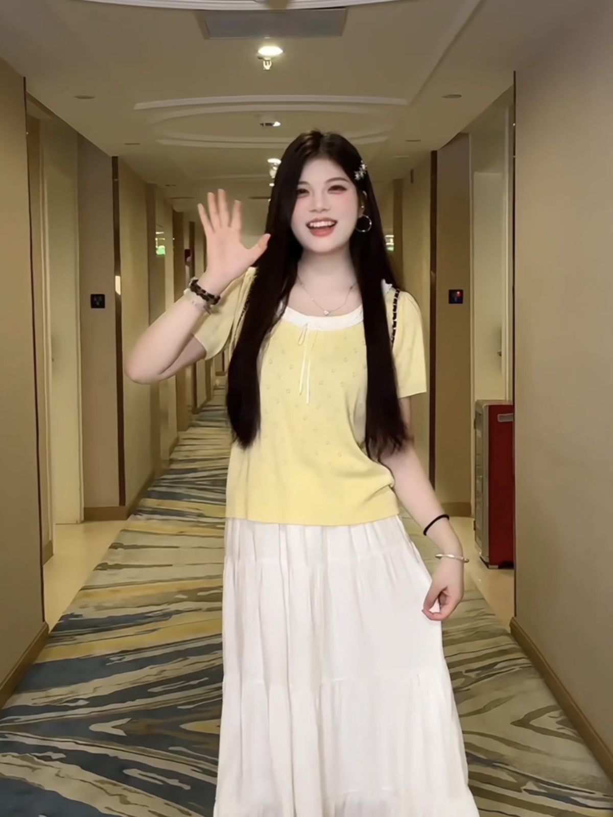 【现货】大码胖mm夏季针织蕾丝短袖镂空蝴蝶结女装甜美修身打底衫