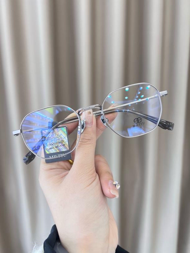 方圆脸必入设计鼻梁纯钛可配度数侧边加宽男女通用纯钛镜架