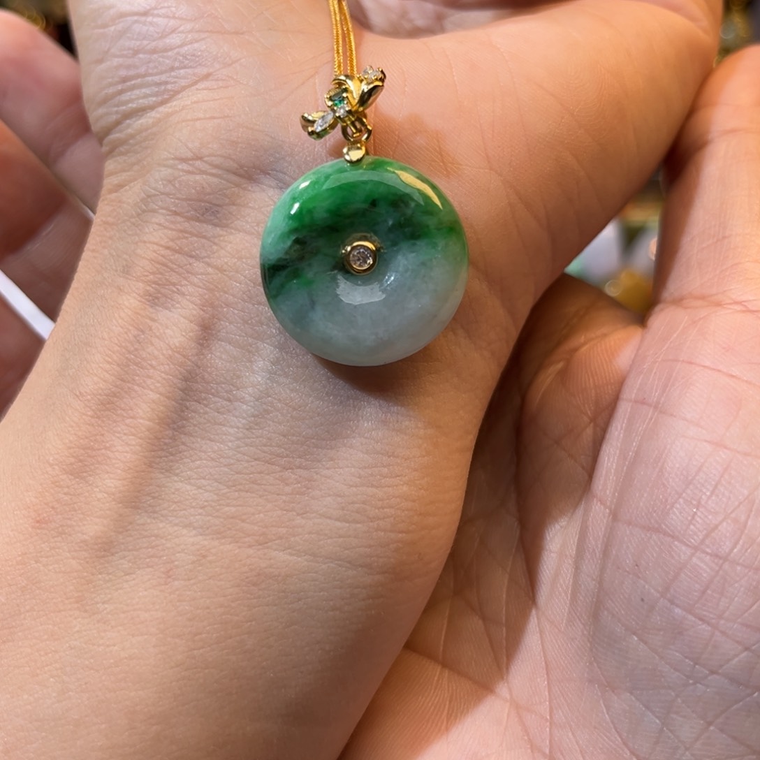 翡翠未镶嵌颈饰待编织