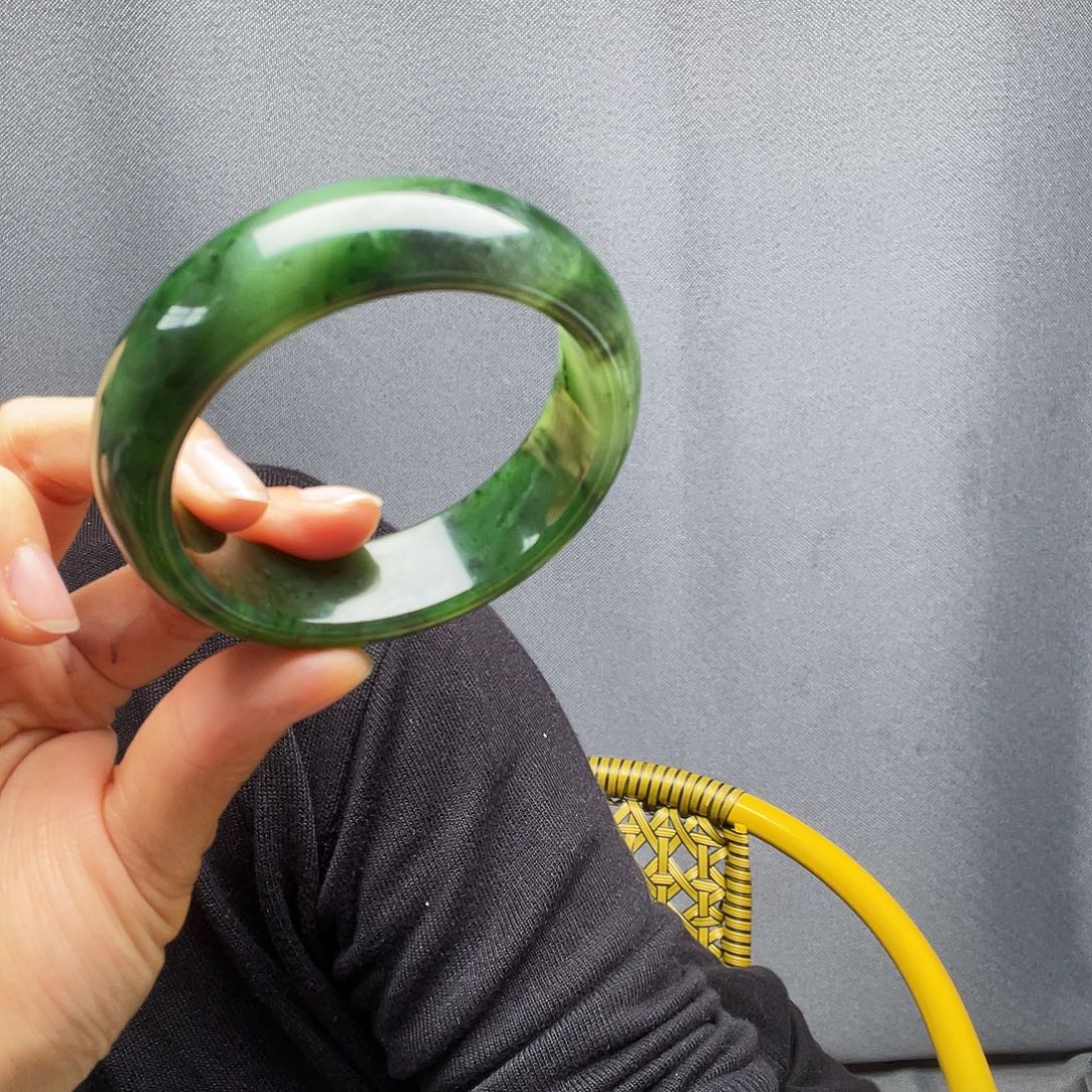 欢***园和田玉未镶嵌手镯