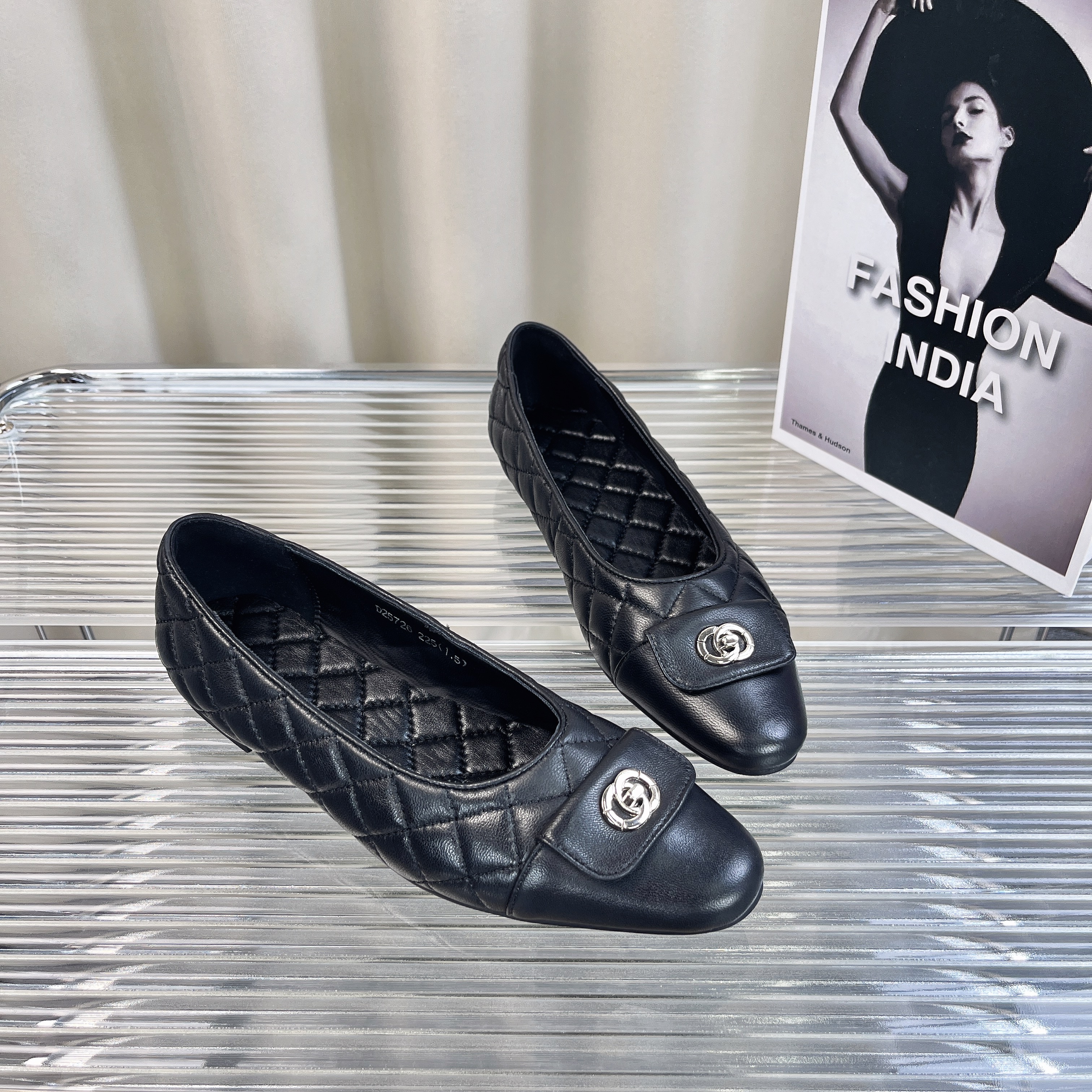 小鱼女鞋/复古网格简约风新春爆款时尚百搭2CM单鞋D25726