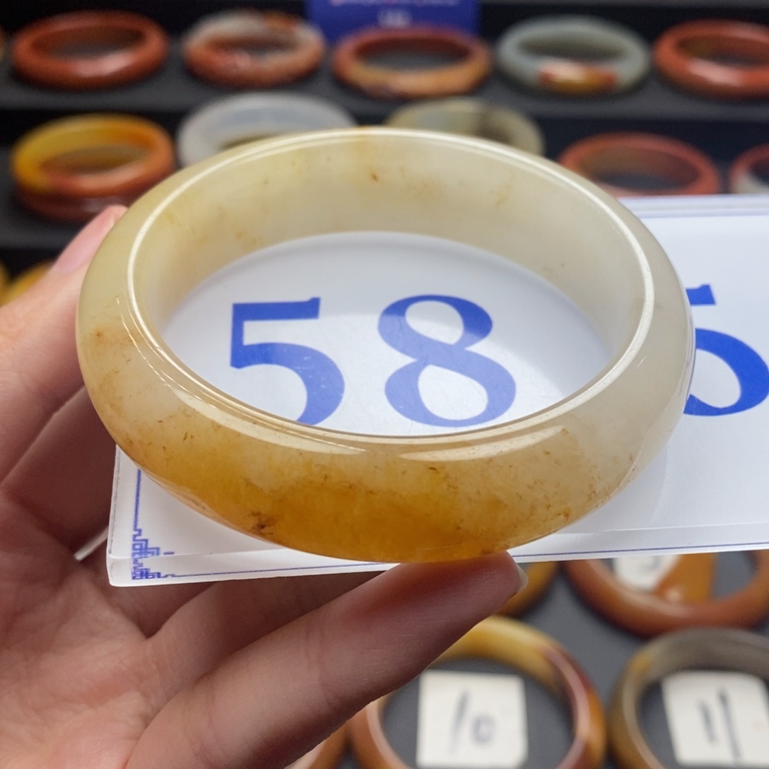 石英质玉（黄龙玉）手镯未镶嵌