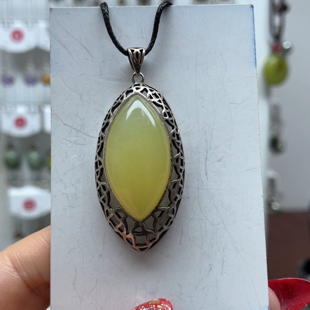 蛇纹石玉吊坠未镶嵌