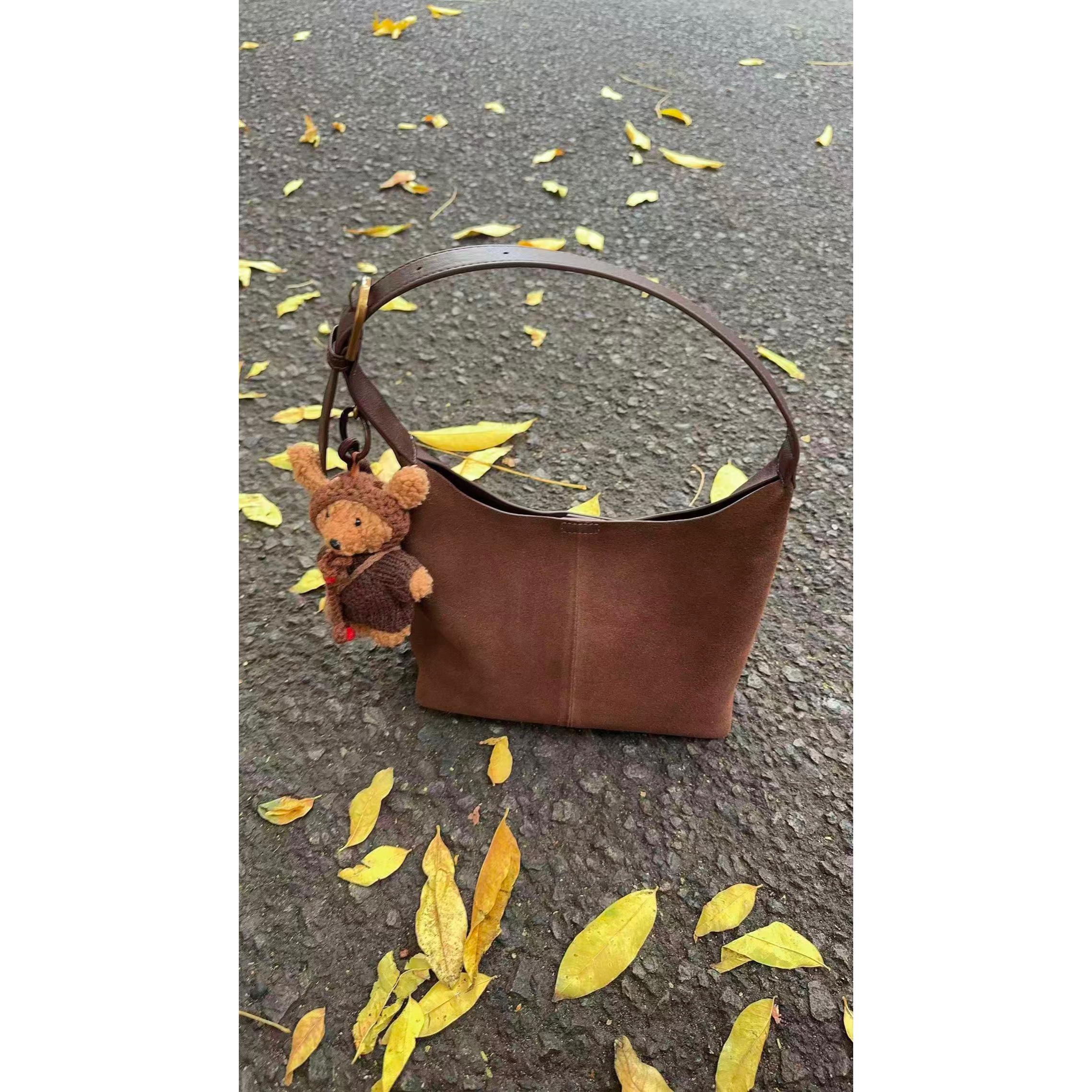 LIN-【冬日复古】磨砂牛皮带公仔腋下包